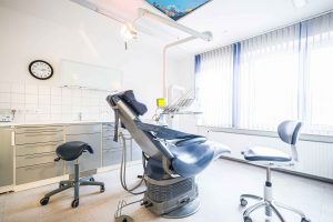 Behandlungsraum in der Zahnarztpraxis Dr. Levering